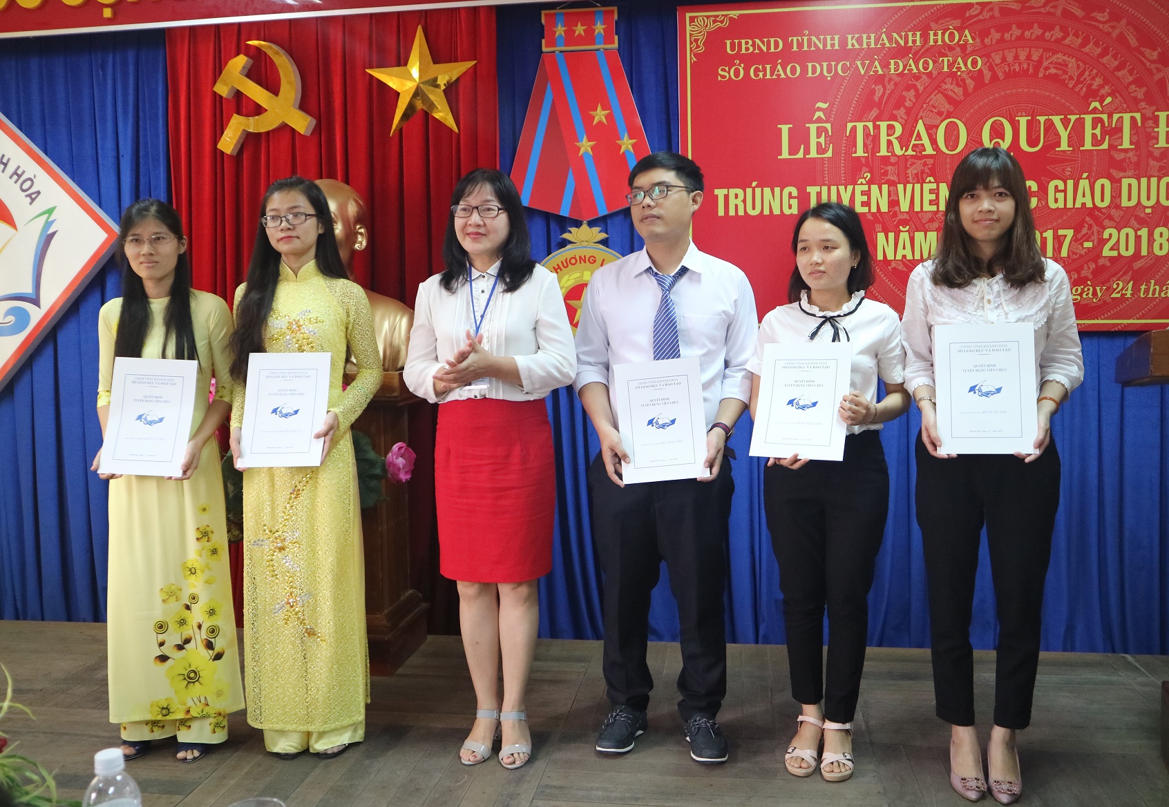 Trao quyết định tuyển dụng 38 giáo viên