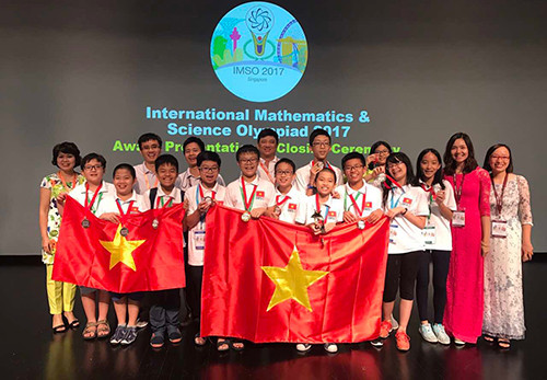 Toàn đoàn Việt Nam tham dự kỳ thi Olympic Toán và Khoa học quốc tế 2017. 