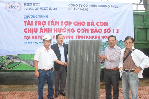 5.000 tấm lợp đến với người dân Khánh Vĩnh