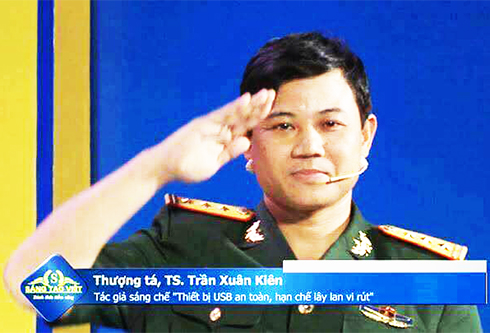 Tác giả của USB VS-Key, Thượng tá, TS Trần Xuân Kiên