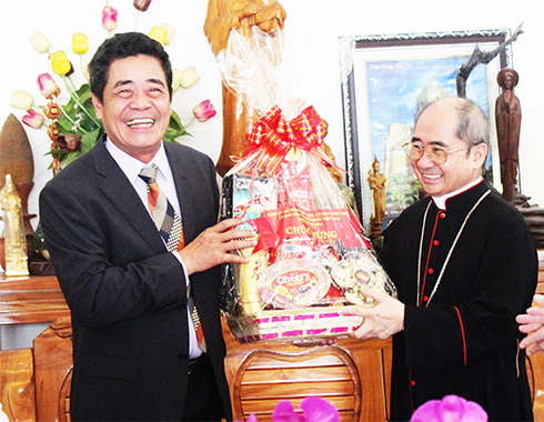 zzĐồng chí Lê Thanh Quang - Ủy viên Trung ương Đảng, Bí thư Tỉnh ủy thăm, tặng quà tại Tòa Giám mục giáo phận Nha Trang