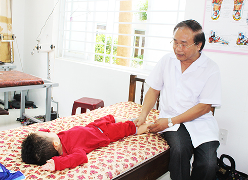 zzKhám bệnh cho trẻ em tại Phòng Chẩn trị Y học cổ truyền Ngô Hành (TP. Nha Trang)