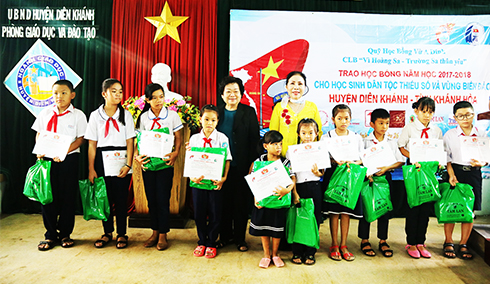 Tiếp sức em đến trường