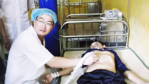 Đảo Phan Vinh: Cấp cứu ngư dân bị tàu lạ bắn