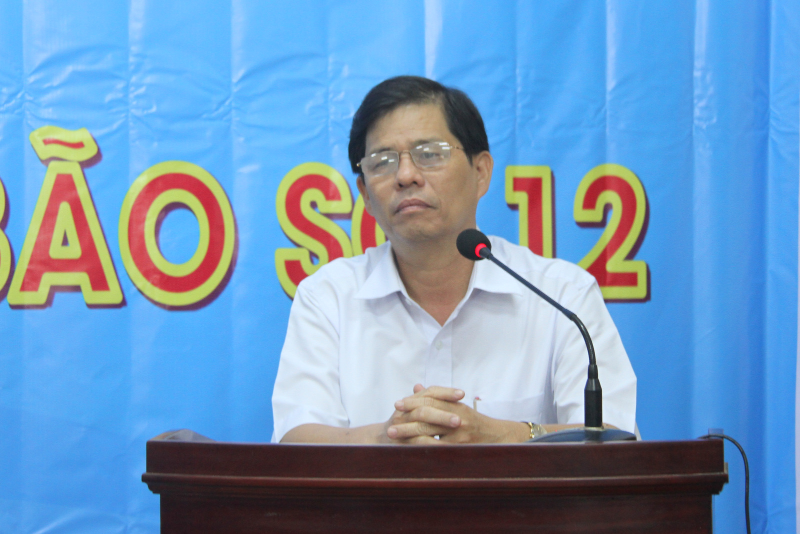 Ông Nguyễn Tấn Tuân phát biểu tại lễ trao tiền ủng hộ đồng bào huyện Khánh Vĩnh