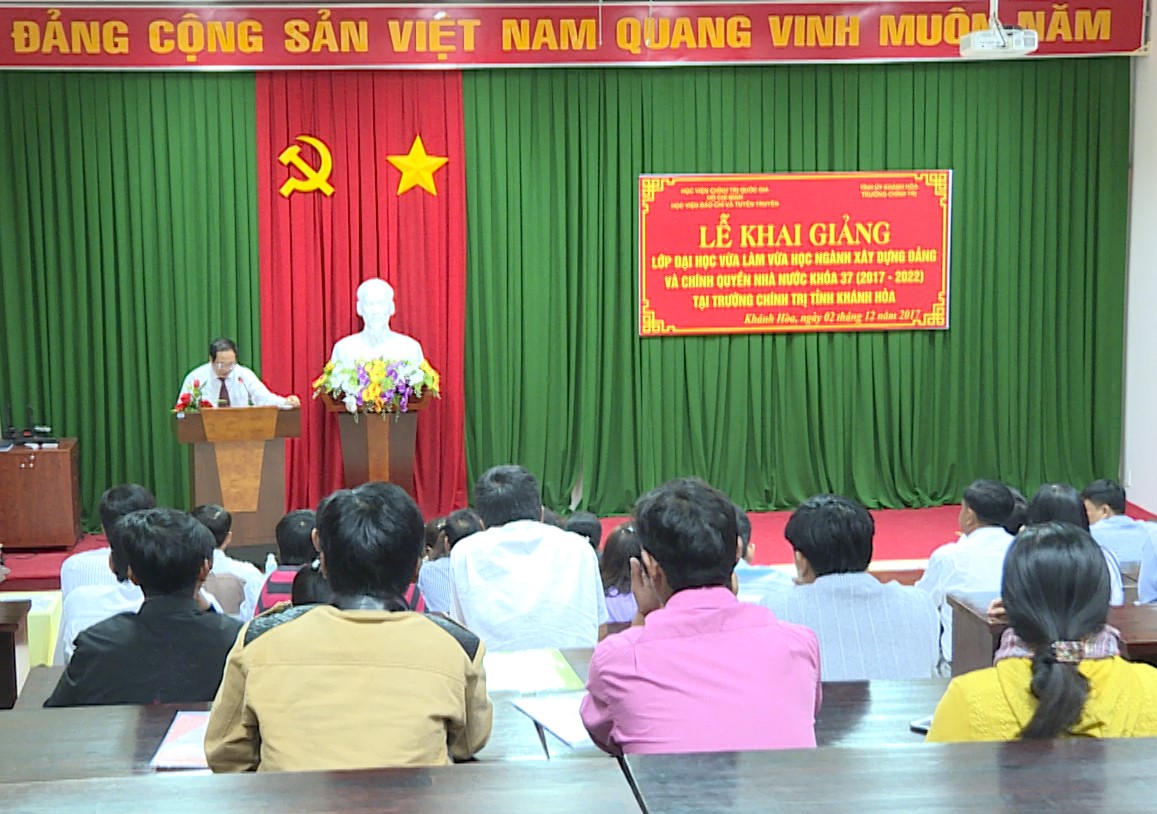 Khai giảng lớp đại học Xây dựng Đảng và chính quyền Nhà nước khóa 37