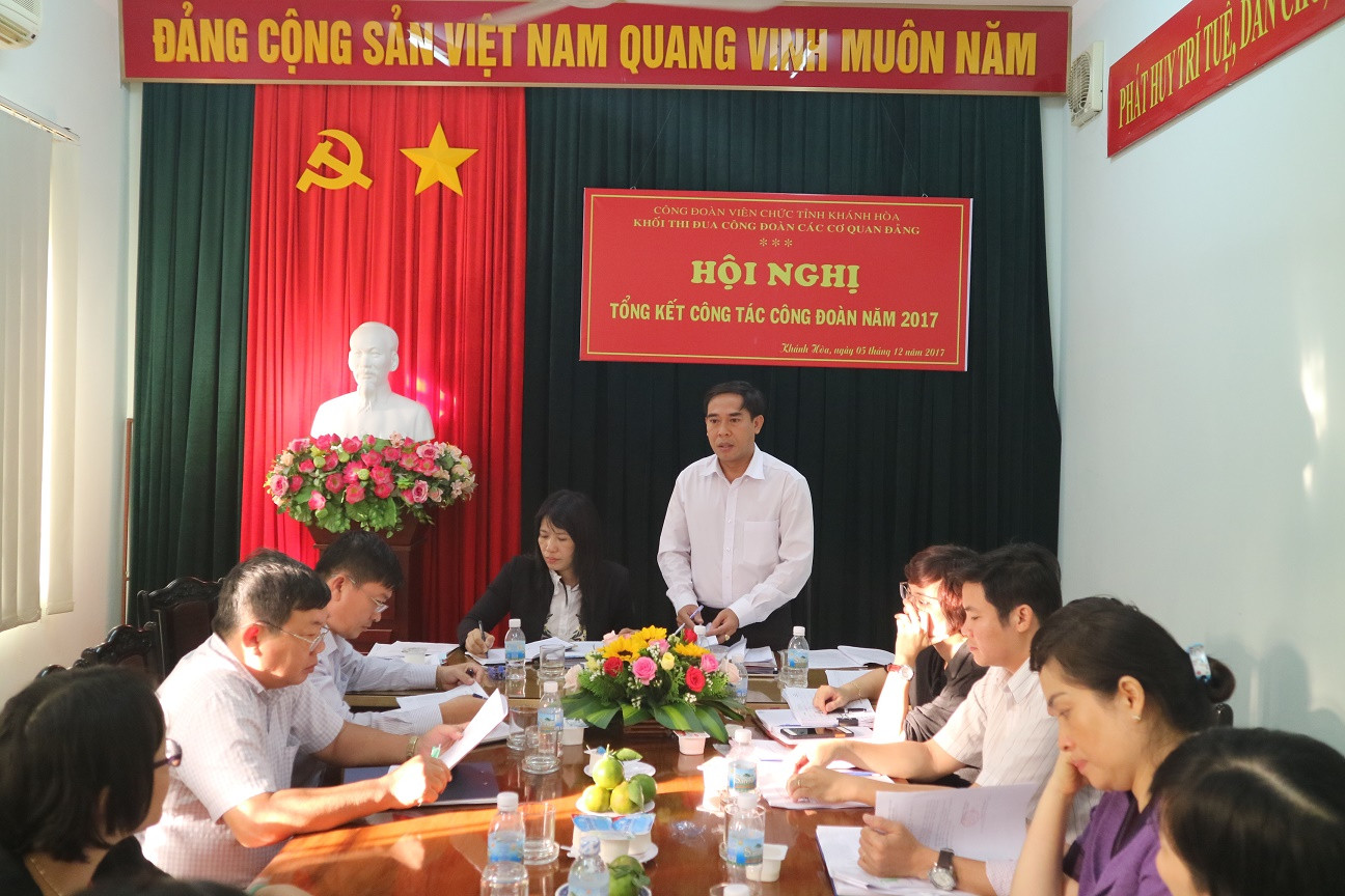 Đại diện lãnh đạo Công đoàn Viên chức tỉnh phát biểu tại hội nghị.