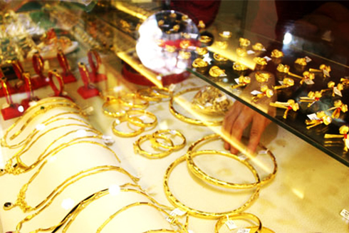 Giá vàng hôm nay 6/12: Tiếp tục đà suy yếu