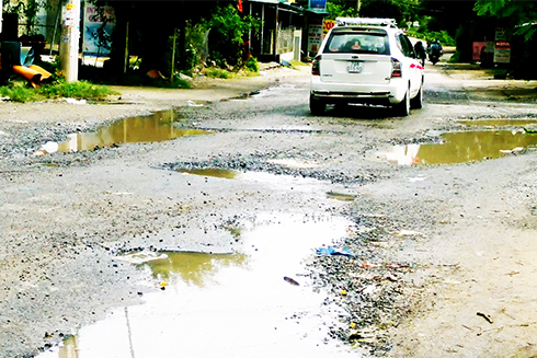 Tỉnh lộ 9 hư hỏng nặng do mưa lũ