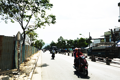 Thi công hệ thống thoát nước thải trên đường Lê Hồng Phong