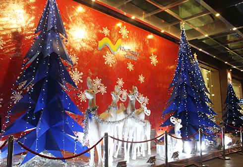 Nha Trang Center decorates for Christmas.
