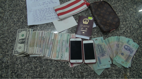 Bắt nữ dọn phòng trộm tài sản du khách