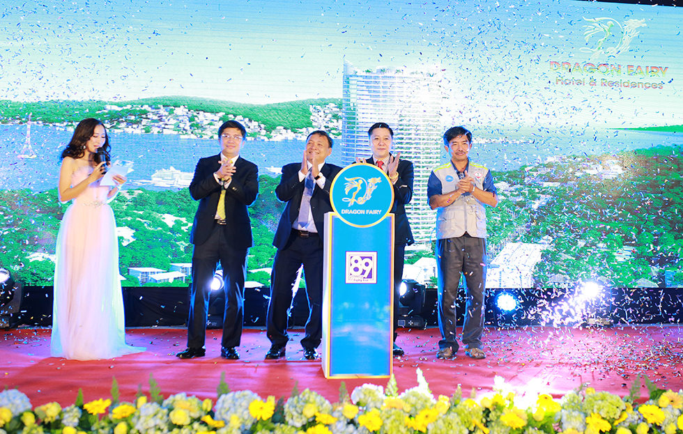 Nghi thức nhấn nút công bố dự án