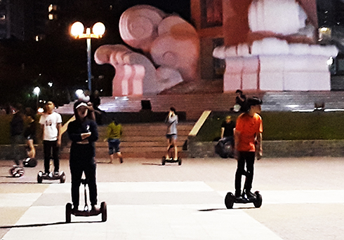 Kinh doanh xe trò chơi ở công viên bờ biển: Kiên quyết xử lý