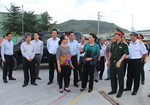 Chủ tịch Quốc hội đến thăm Doanh nghiệp Tư nhân Thanh Khuê