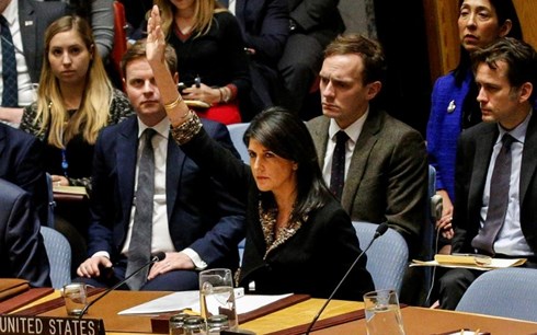 Đại sứ Mỹ Nikki Haley phủ quyết nghị quyết của Liên Hợp Quốc về Jerusalem. Ảnh: Reuters