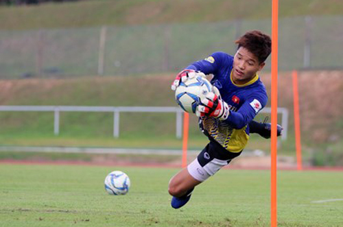 HLV Park Hang-seo gọi Phí Minh Long trở lại U23 Việt Nam