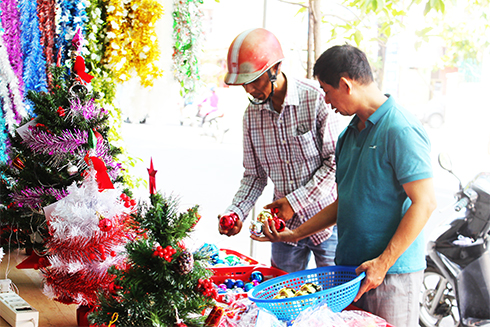 Bustling Christmas market in Nha Trang - Báo Khánh Hòa điện tử
