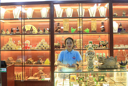 Một gian hàng bán đặc sản Trầm hương tại Hon Chong Center.