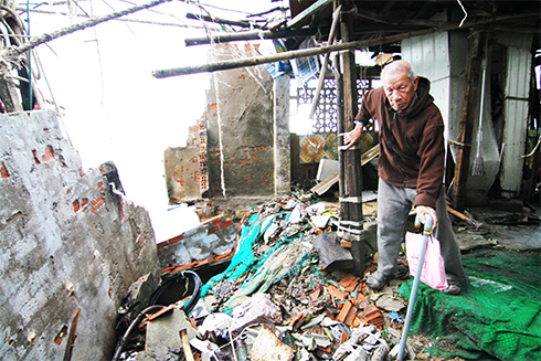 Phường Vĩnh Nguyên: Sóng lớn đánh sập nhà dân