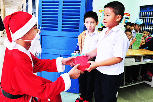 Nhộn nhịp dịch vụ ông già Noel