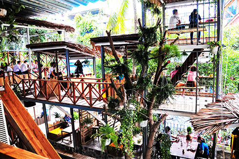 Một góc quán cà phê Rain Forest