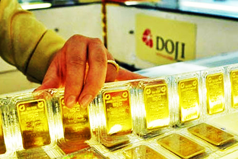 Giá vàng hôm nay 27/12: Vàng lên đỉnh mới thách thức USD