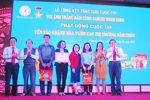 Trao giải cuộc thi "Vui ánh trăng rằm cùng Sanest moon cake"