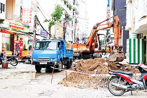 Thi công tại hẻm 96 Trần Phú.