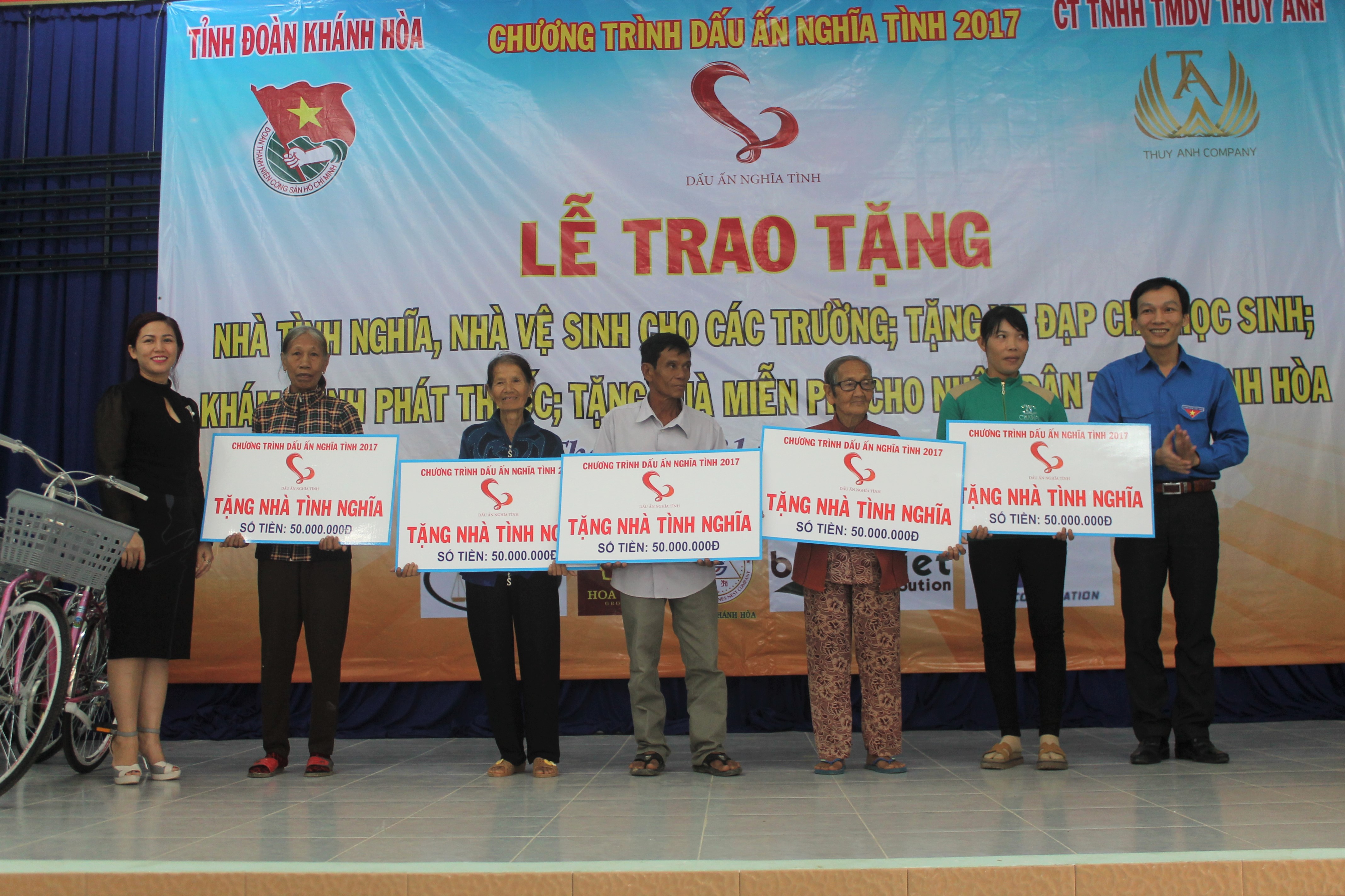 Hỗ trợ 773 triệu đồng cho người dân xã Ninh Thọ, Ninh An