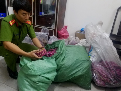 Tạm giữ 133 kg pháo trong một hộ dân