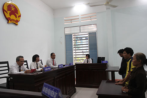 Hầu tòa vì tức giận đánh trả