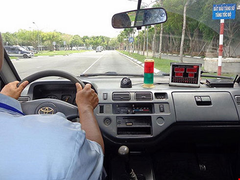 Gây tai nạn do chuyển hướng không an toàn