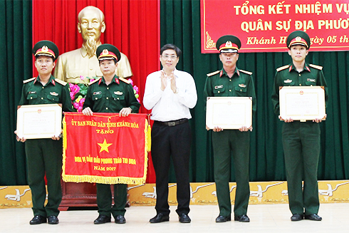 Tiếp tục thực hiện tốt nhiệm vụ quốc phòng, quân sự địa phương