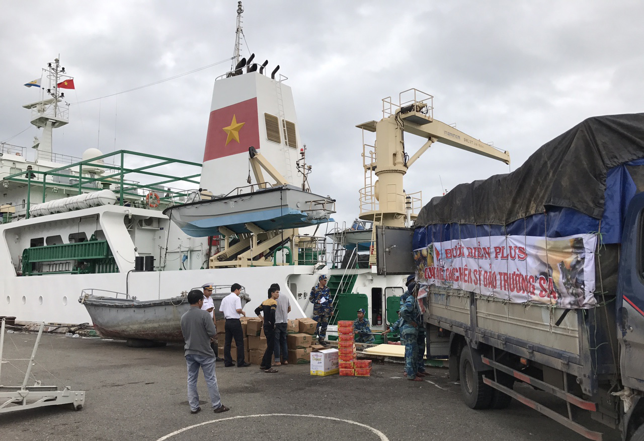 Trang trại bưởi Diễn Farm Plus trao quà cho cán bộ, chiến sĩ Trường Sa