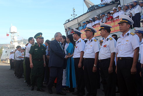 Tiễn đoàn công tác lên đường ra Trường Sa