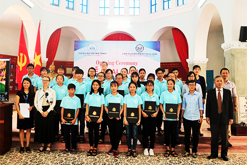 Tiếng Anh miễn phí cho học sinh có hoàn cảnh khó khăn