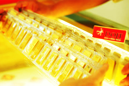 USD tăng, vàng chinh phục đỉnh mới