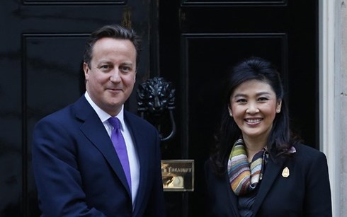 Bà Yingluck trong một lần gặp gỡ với Thủ tướng Anh Cameron. Ảnh: Wordpress.