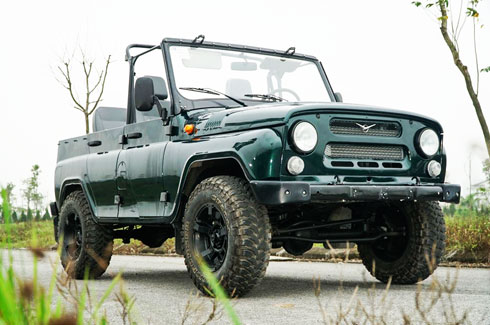 UAZ Hunter mui trần đậm chất nhà binh giá 565 triệu đồng tại Việt Nam