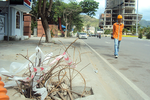 Hố sâu trên vỉa hè