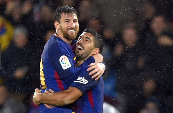 Lionel Messi chính thức xô đổ kỷ lục vĩ đại của Gerd Muller