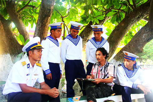 Người ký họa ở Trường Sa