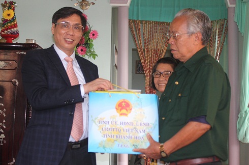 Thăm 2 gia đình tham gia Tổng tiến công và nổi dậy xuân Mậu Thân 1968 ở Vạn Ninh