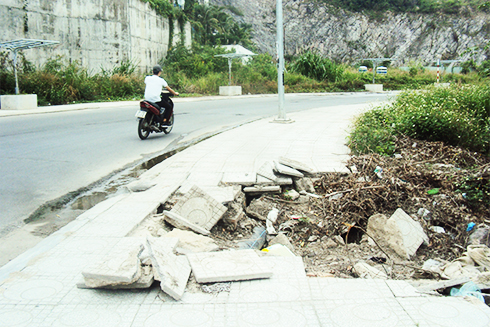 Vỉa hè bị bể