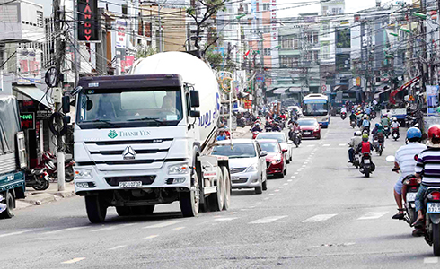 Quy định cấm xe tải trên 1,5 tấn lưu thông trên các tuyến nội thành TP. Nha Trang: Còn nhiều băn khoăn
