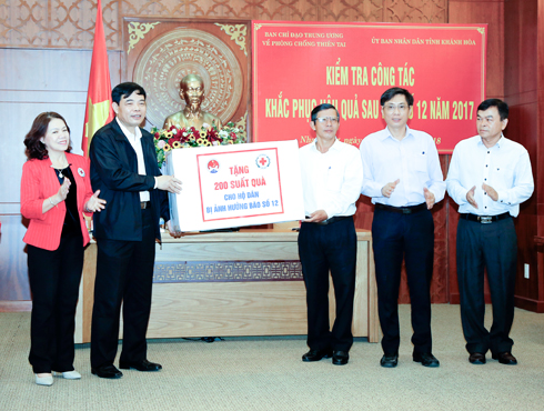 Gỡ khó hỗ trợ thiệt hại do cơn bão số 12