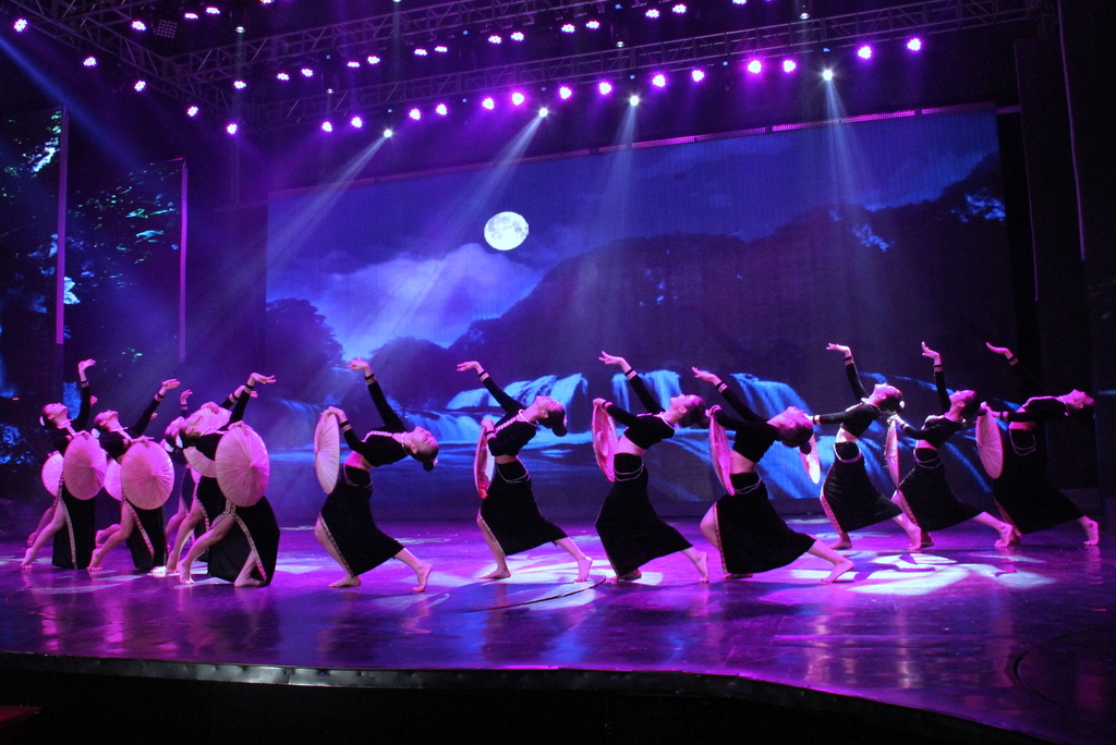 Nhà hát Á Châu ra mắt chương trình Hoa đất Việt phục vụ du khách