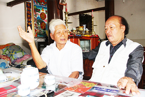 Ông Nguyễn Văn Dân cùng ông Phan Ngọc Minh hồi tưởng lại cuộc hành quân đánh vào Nha Trang Tết Mậu Thân 1968.