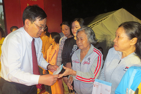 TP. Nha Trang: Trao 650 suất quà Tết cho người nghèo